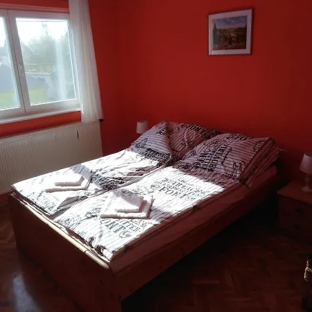 Arinza Vendeghaz Apartmán *