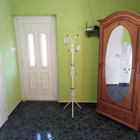 Arinza Vendeghaz Apartmán *