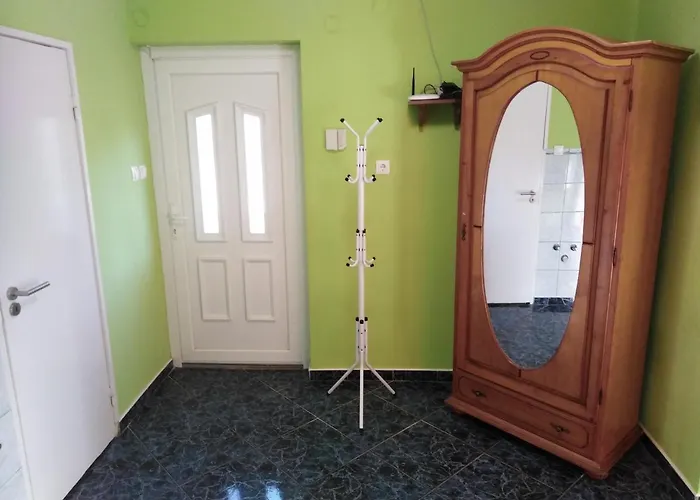 Arinza Vendeghaz Appartement *